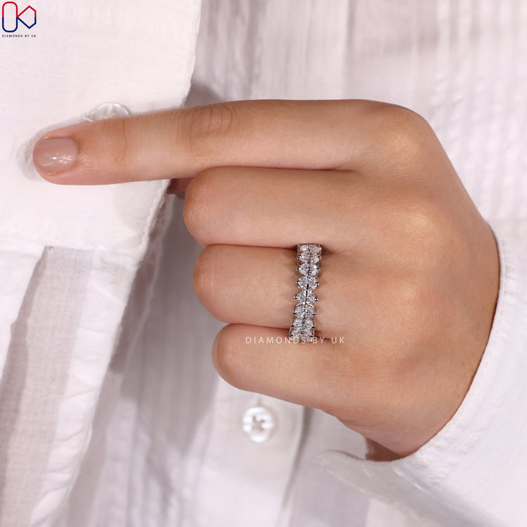IGI certified wedding band ensuring high-quality craftsmanship and authenticity.