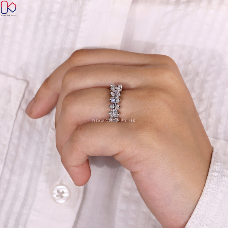 Exquisite handmade jewellery featuring timeless elegance and impeccable detail.