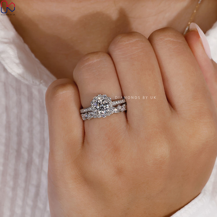 Handcrafted IGI certified bridal set ring with a round cut diamond in a beautiful halo setting.
