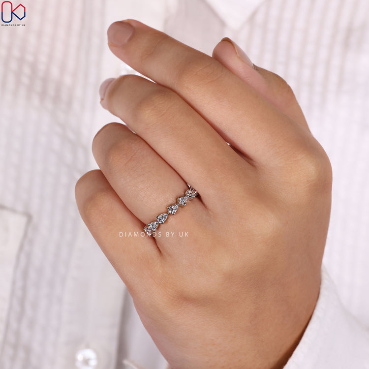 IGI certified wedding band ensuring quality and authenticity in every detail.