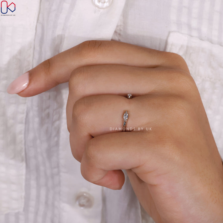 Minimalist wedding band with a sleek and understated design for everyday elegance.
