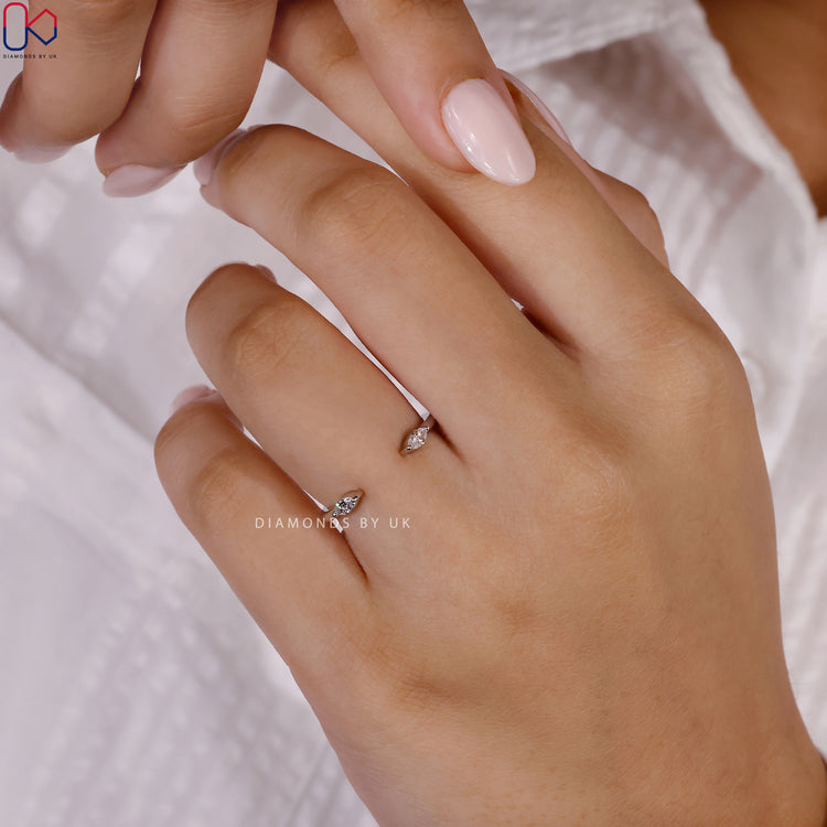 Diamondsbyuk band showcasing exquisite detail and premium quality materials.
