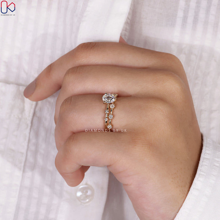 Yellow gold bridal set featuring a beautifully crafted design.

