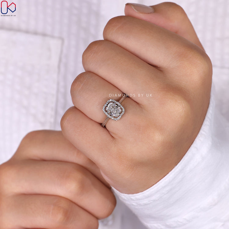 Milgrain design ring with intricate detailing.
