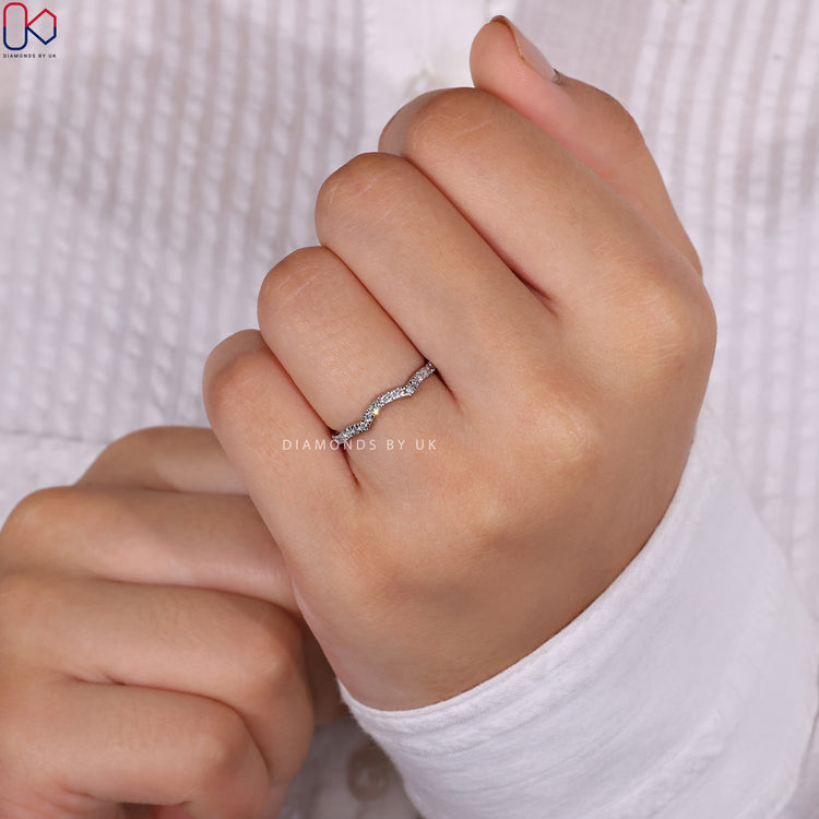 Round diamond wedding band with dazzling sparkle for everyday wear.
