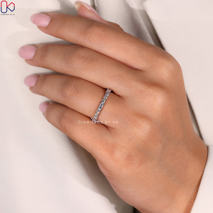 IGI certified wedding band ensuring premium standards and sustainable sourcing.