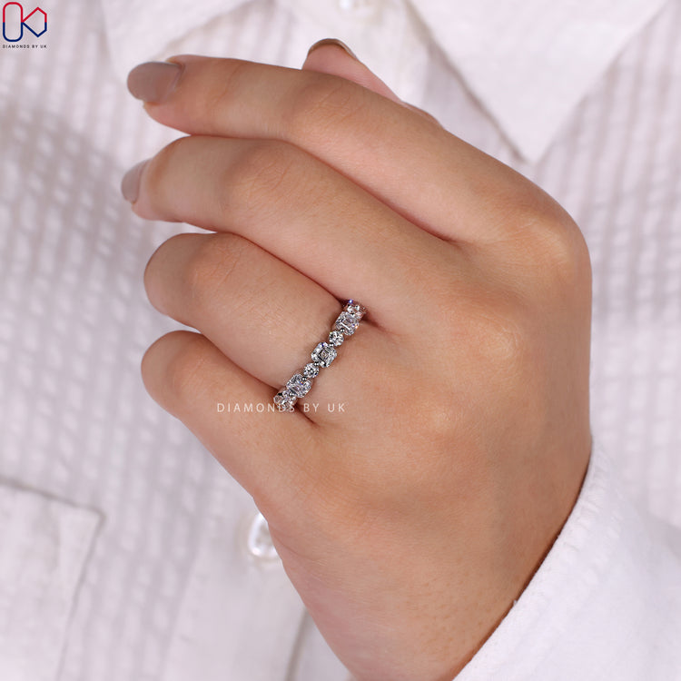 Buy wedding band with unique designs and superior quality.
