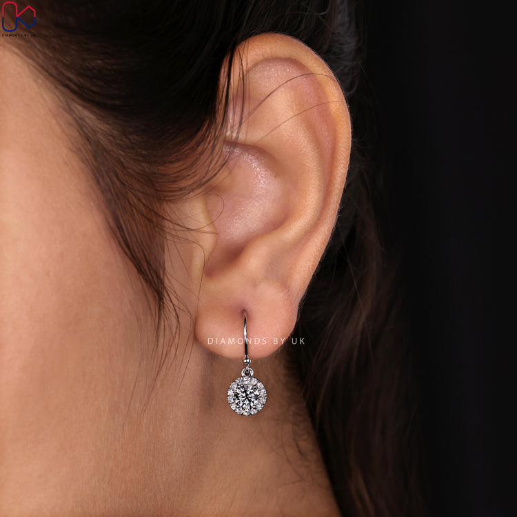 Stylish wire hook earrings crafted for comfort.
