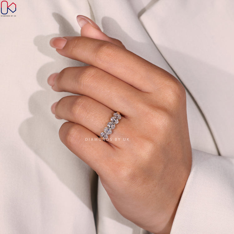 Stunning 5 stone diamond wedding band set in a minimalist design.
