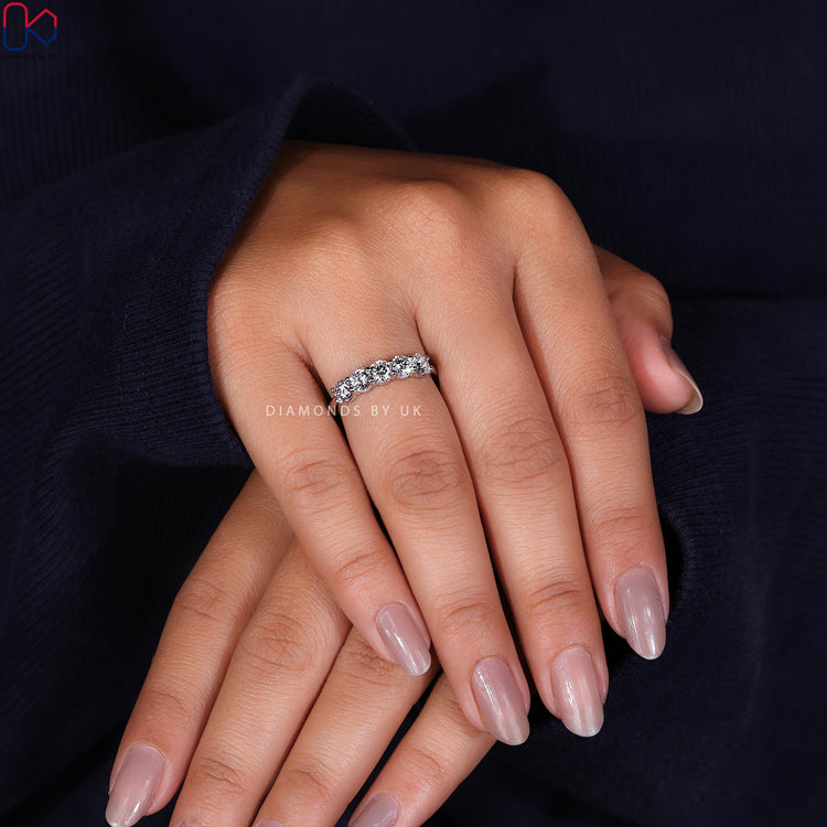 Diamondsbyuk band featuring Lab Grown Diamonds in a shared prong setting.
