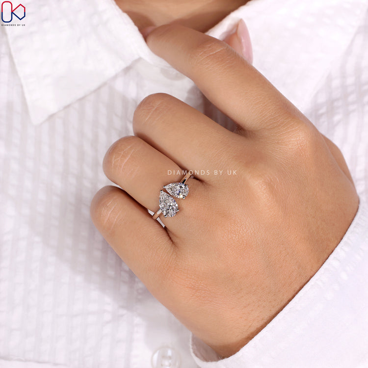 Elegant 2 Stone Ring with IGI certified diamonds.
