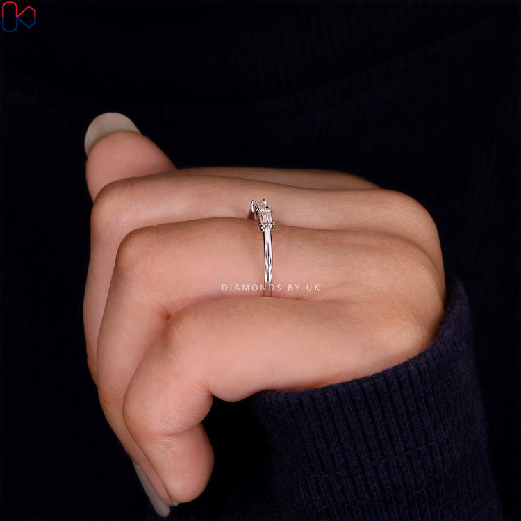 Diamondsbyuk band featuring intricate details and expert craftsmanship.
