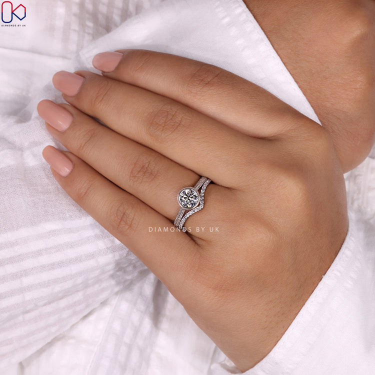 Diamondsbyuk bridal set showcasing handmade jewellery with elegance.