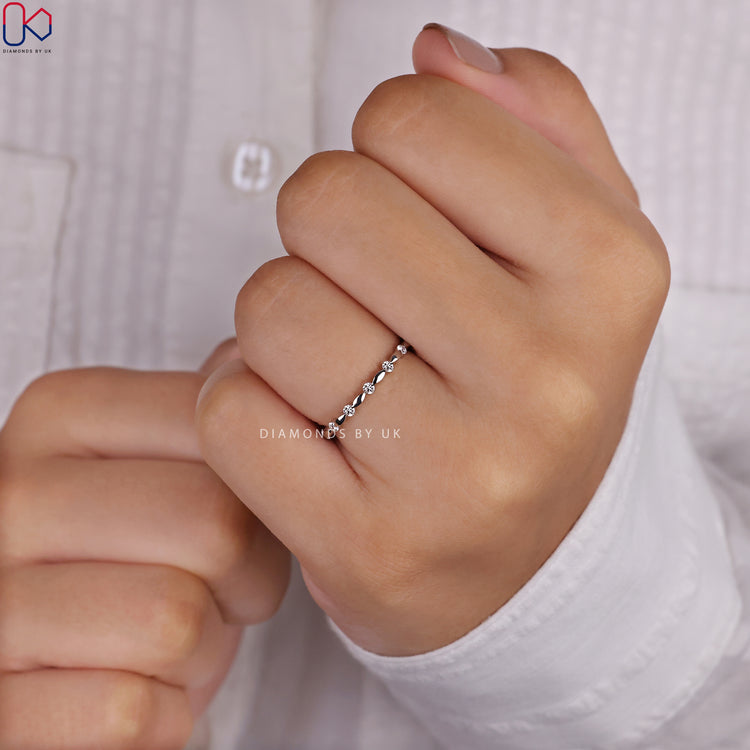 Round diamond wedding band with sparkling diamonds and a classic finish.
