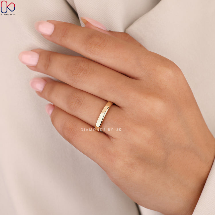 Comfort fit wedding band by handmade jewellery.
