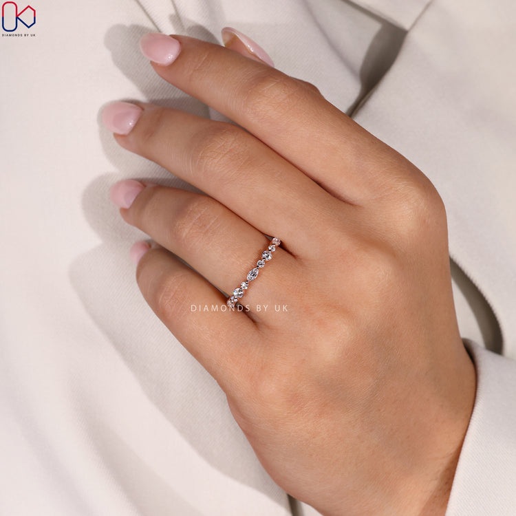 Diamondsbyuk band made with high-quality IGI certified diamonds.
