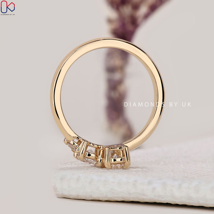 IGI certified cluster ring with round cut diamonds.
