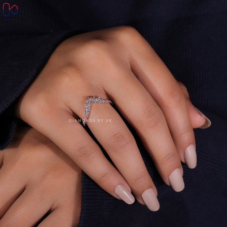 IGI certified diamond band ensuring quality and authenticity.