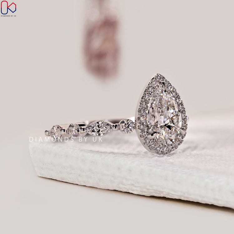 Round cut halo setting with floating bubble band.
