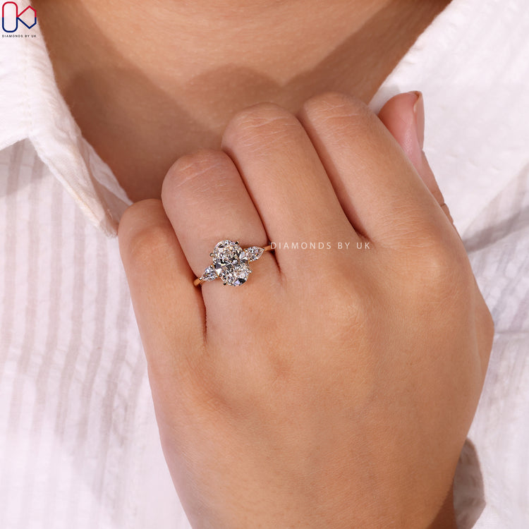 Buy engagement ring with a stunning diamond center stone.
