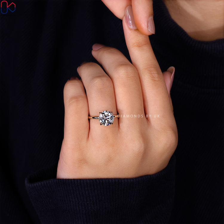 Stylish engagement ring UK with solitaire diamond
