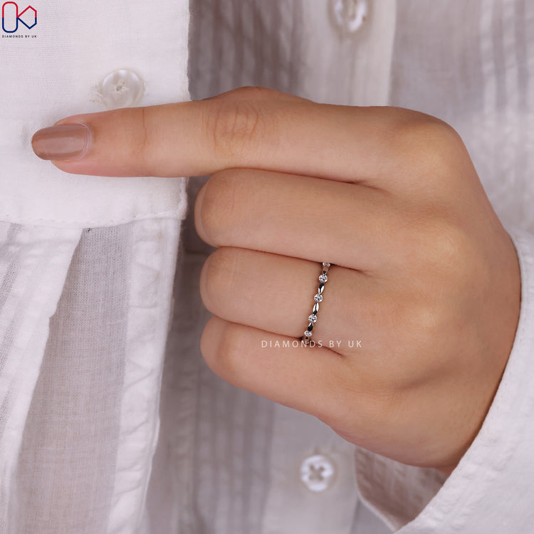 IGI certified wedding band ensuring high standards and premium quality.