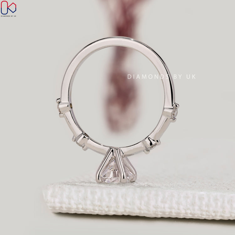 Round diamond ring with distance pavé setting.