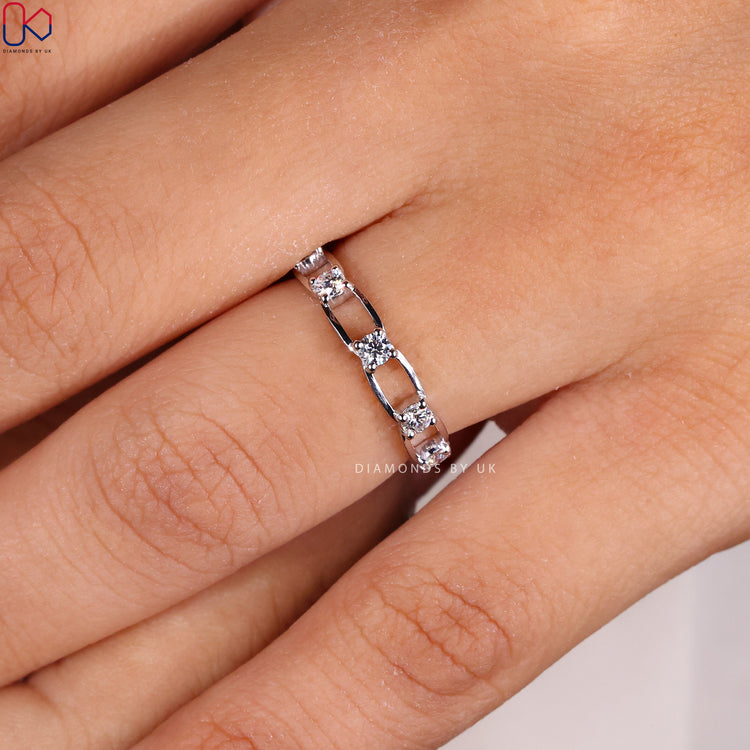 Diamondsbyuk band crafted with prong set wedding band technique.
