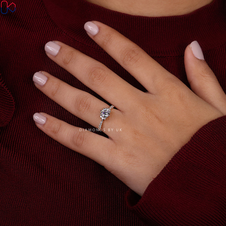 Diamondsbyuk ring with exquisite design and quality.
