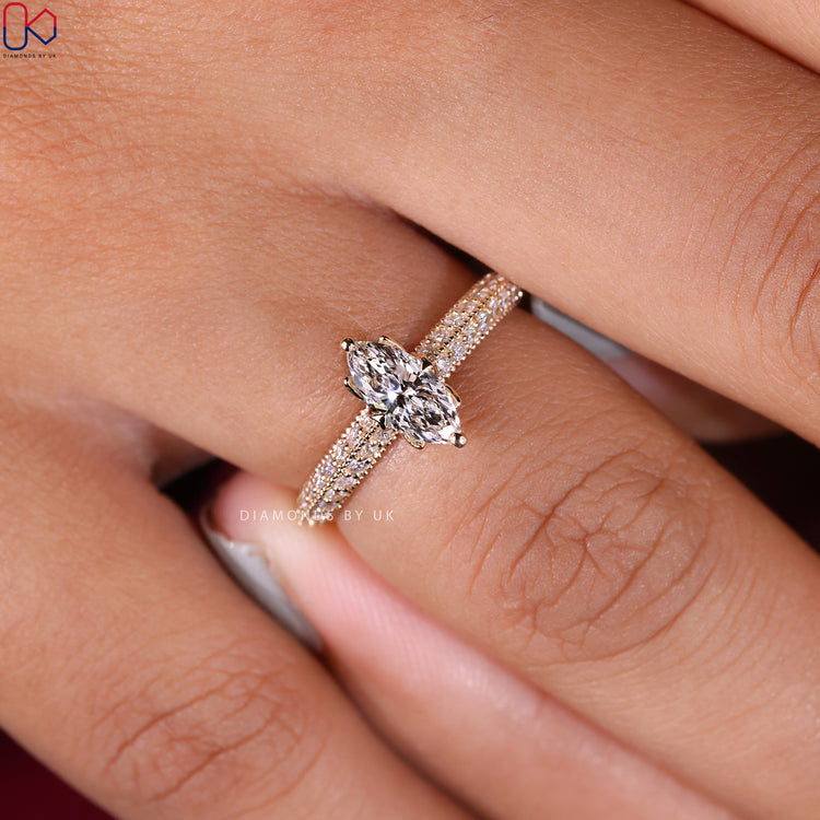 Knife edge shank ring with lab grown diamond centre.
