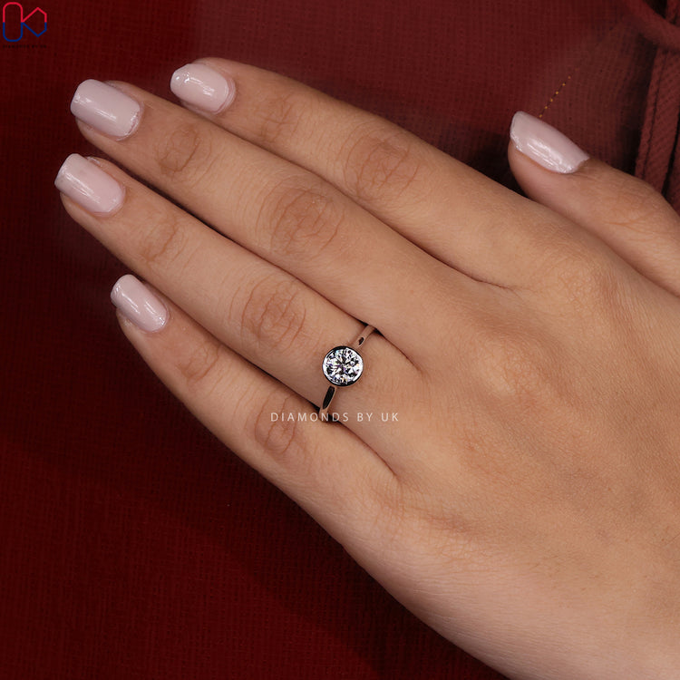 IGI certified diamond ring with exceptional clarity and brilliance.

