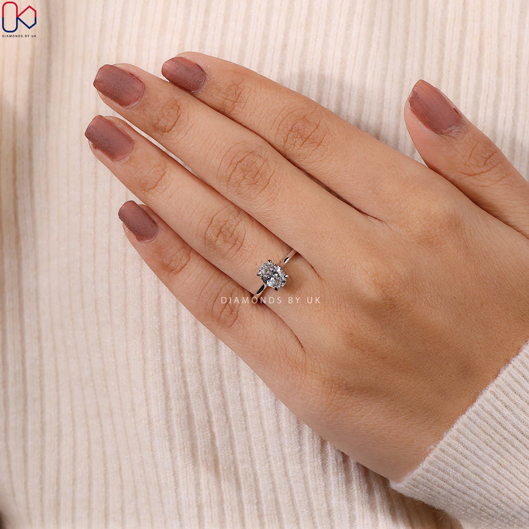 White gold engagement ring with diamond engagement ring.
