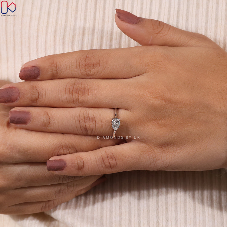 Solitaire Setting White Gold Engagement Ring with stunning design.
