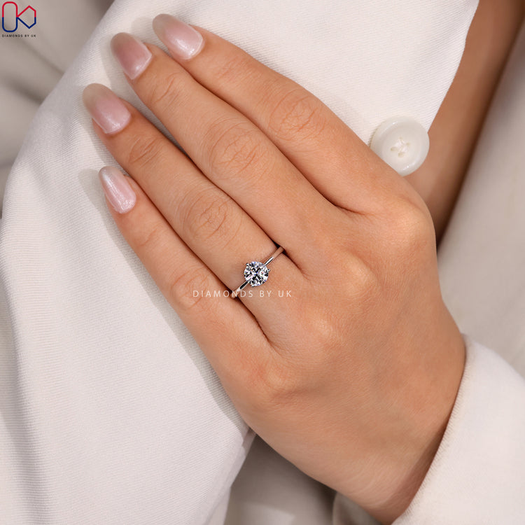 Round diamond solitaire ring with cathedral style.
