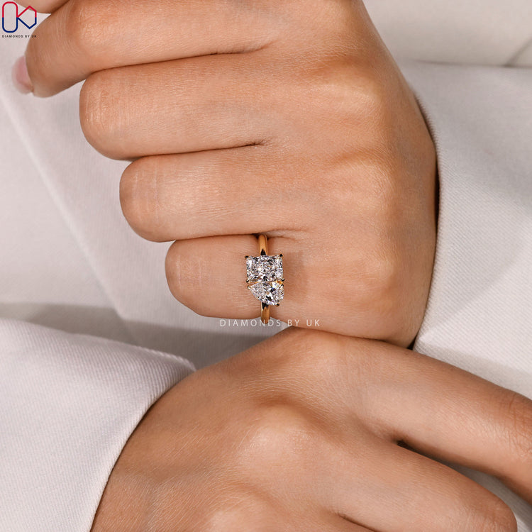 Lab grown Toi et Moi ring with claw prongs.