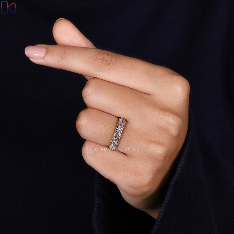 Diamondsbyuk round cut diamond band with eternity style.
