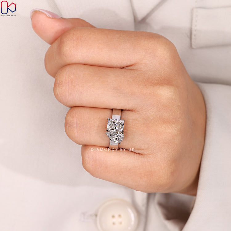 Two stone Toi et Moi ring with claw prongs.