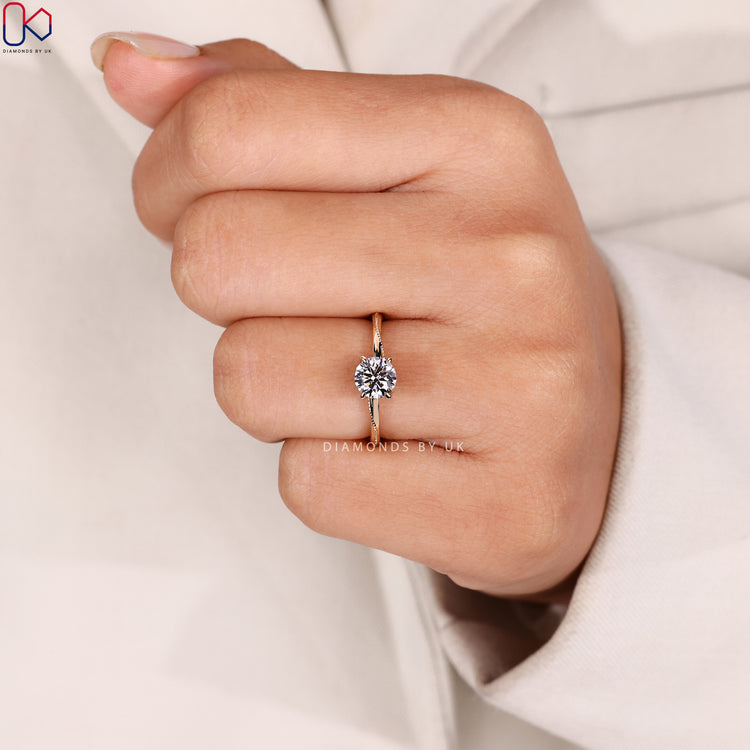 Four claw round cut diamond ring with milgrain
