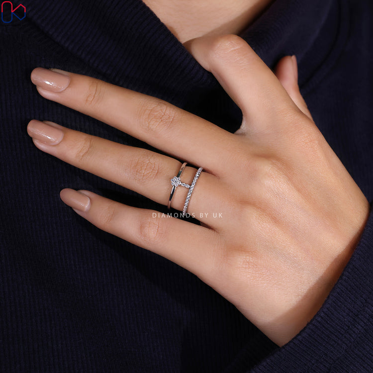 Round diamond band with a parallel band union style.