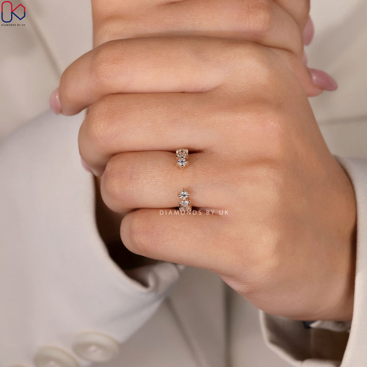 Diamondsbyuk round diamond wedding band with compass prongs.