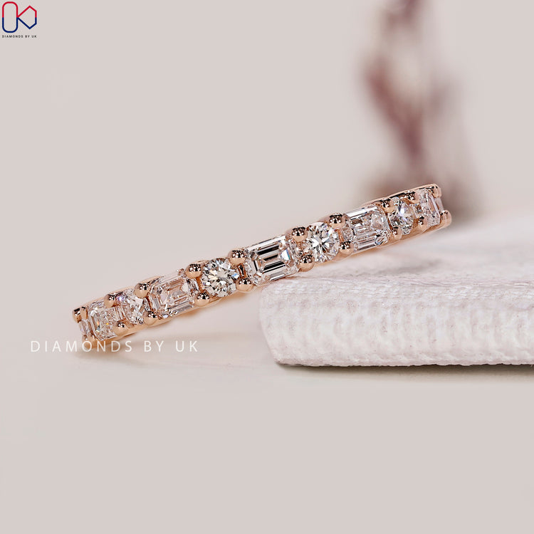 Emerald and round diamond band with eternity style.

