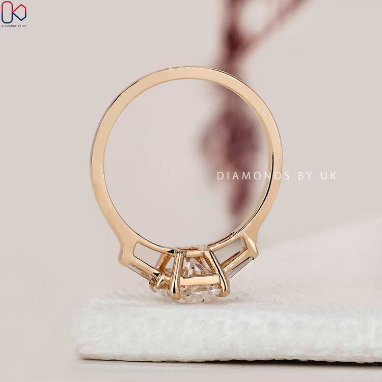 Diamondsbyuk Engagement Ring with a Lab Grown Diamond centre.
