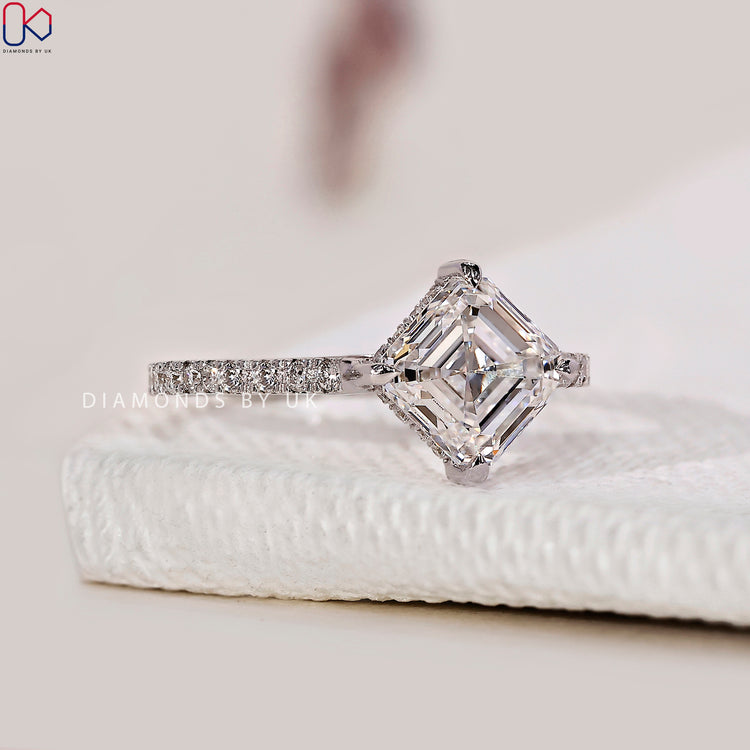 Stunning pave setting ring crafted in luxurious white gold ring.
