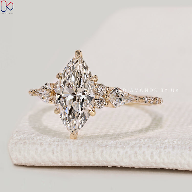 Marquise diamond ring with pavé style and muse setting.
