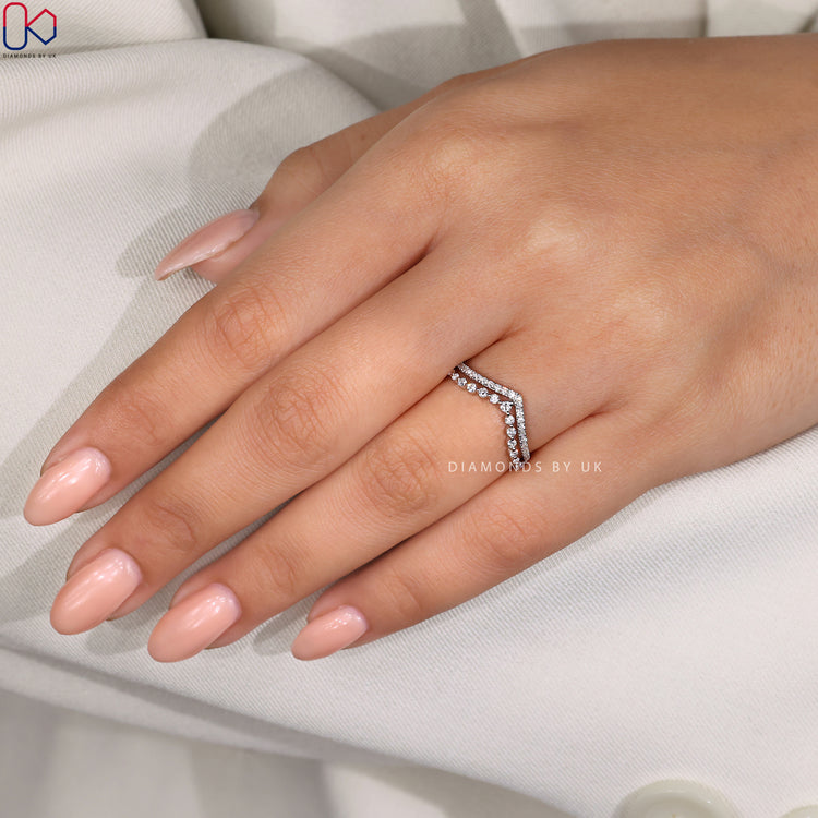 Diamondsbyuk round cut diamond band with chevron rows.
