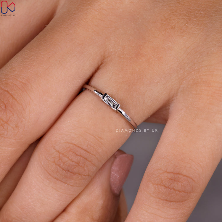 Baguette diamond wedding band in solitaire style.
