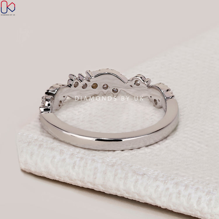 Round diamond wedding band in a twisted pavé setting.