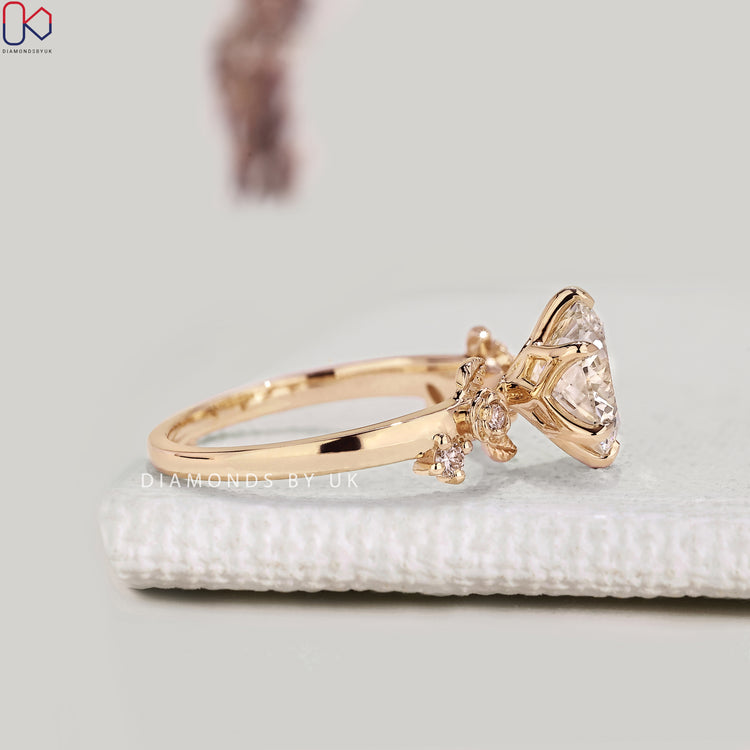 Handmade Portuguese cut ring with leaves design

