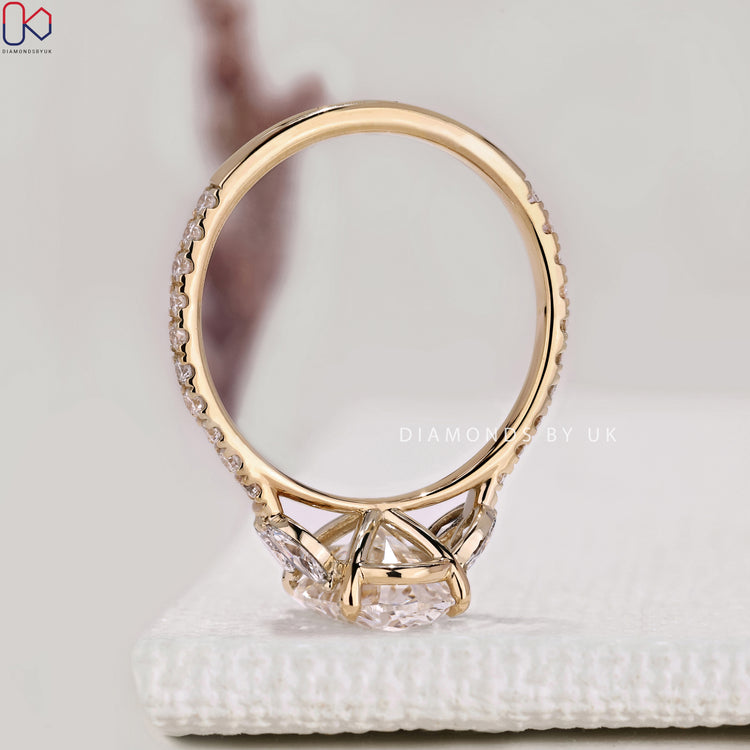 IGI certified oval diamond ring with claw prong setting.

