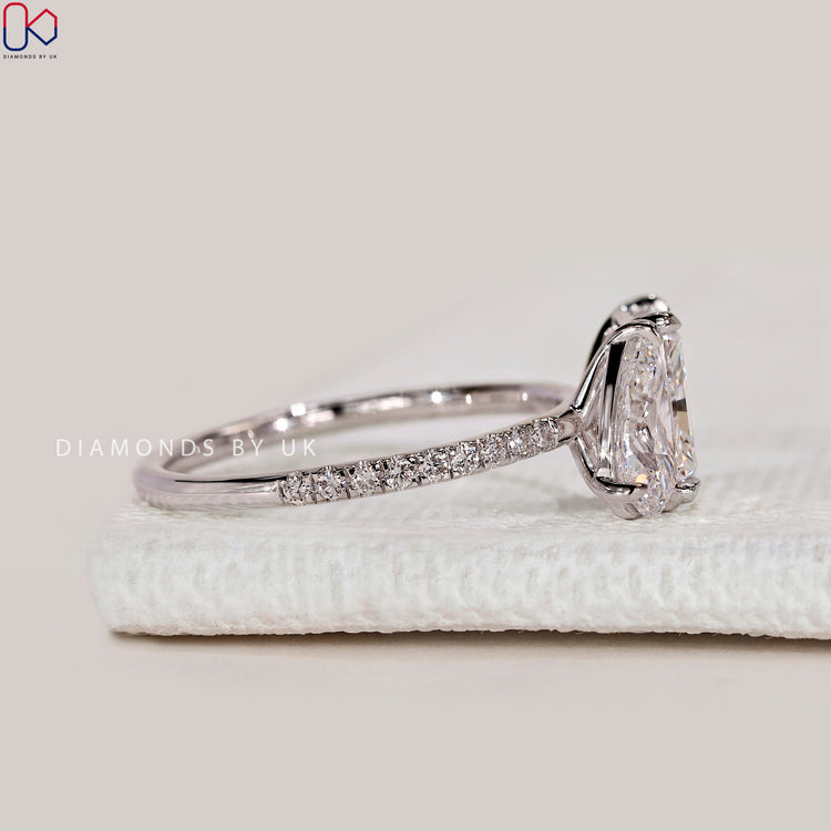 IGI Certified Toi et Moi diamond engagement ring.